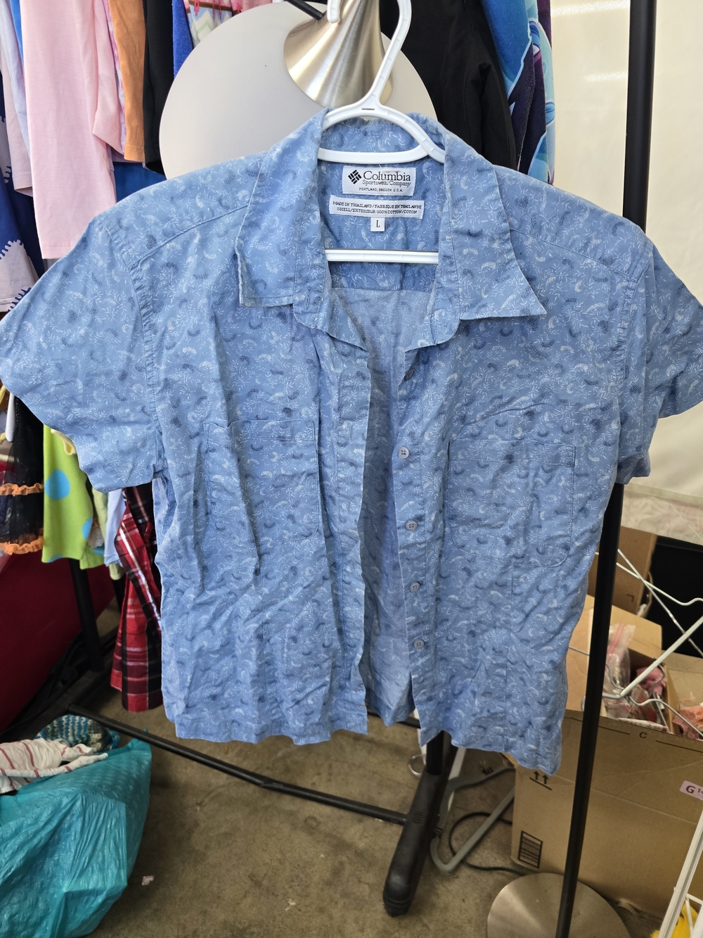 Columbia Light Blue Short-Sleeve Button-Down Shirt with Leaf Print